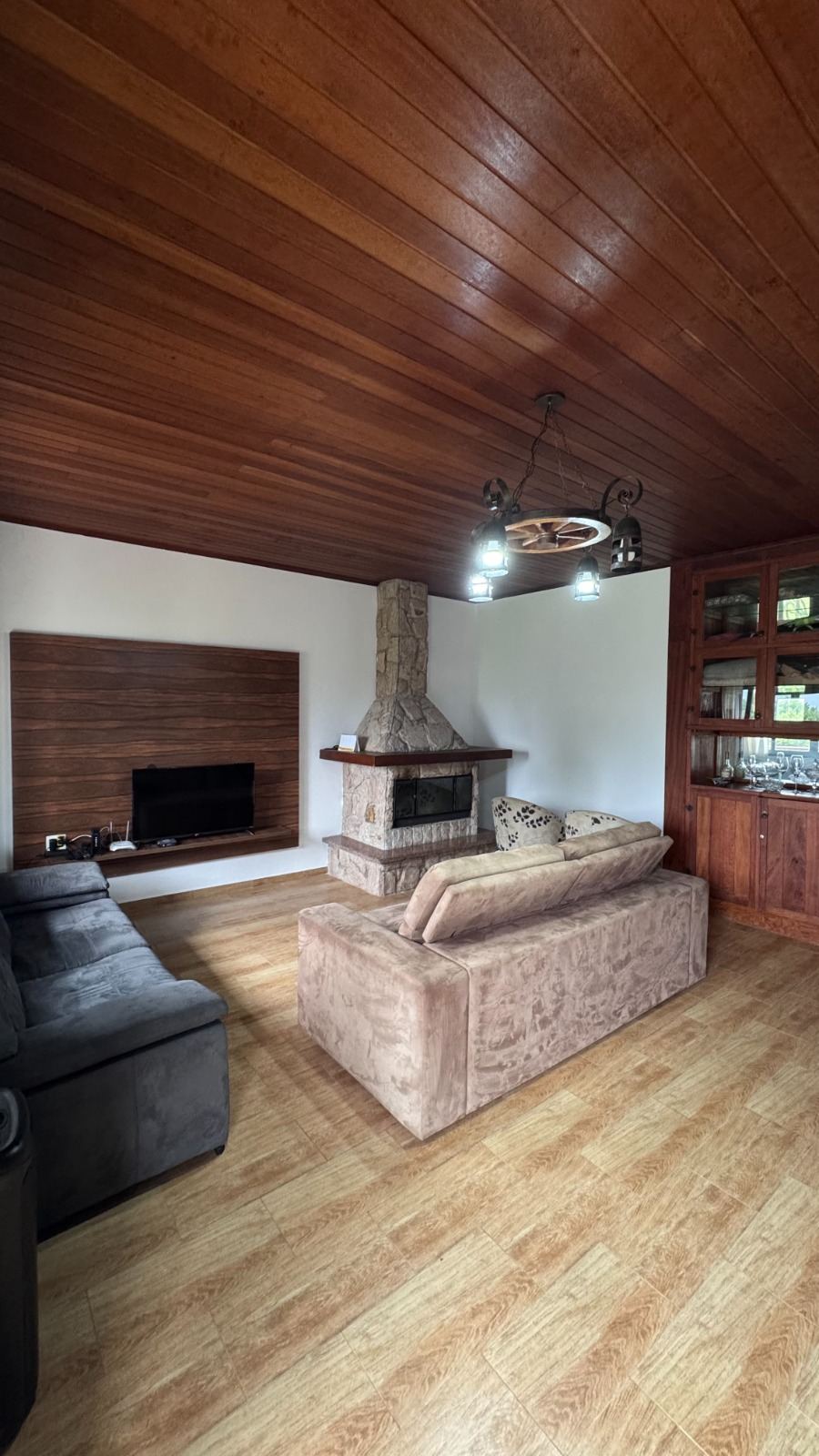 Entrada principal do Recanto França - Sítio de luxo em Paraíbuna